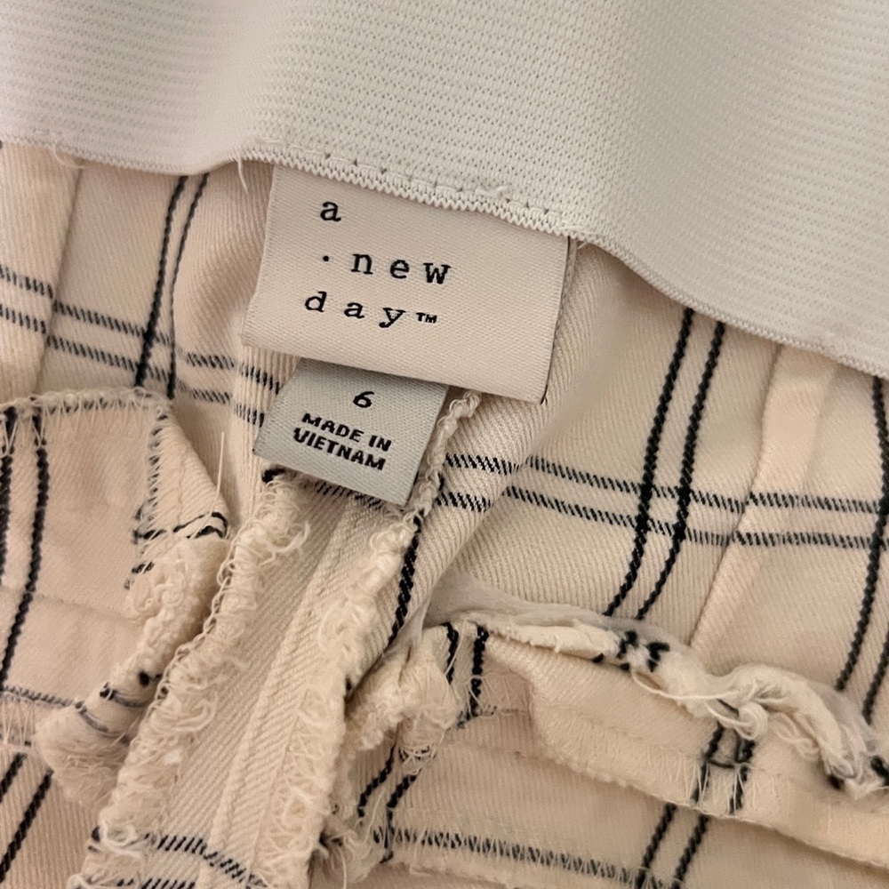 A New Day Ivory and Black Checkered Skirt